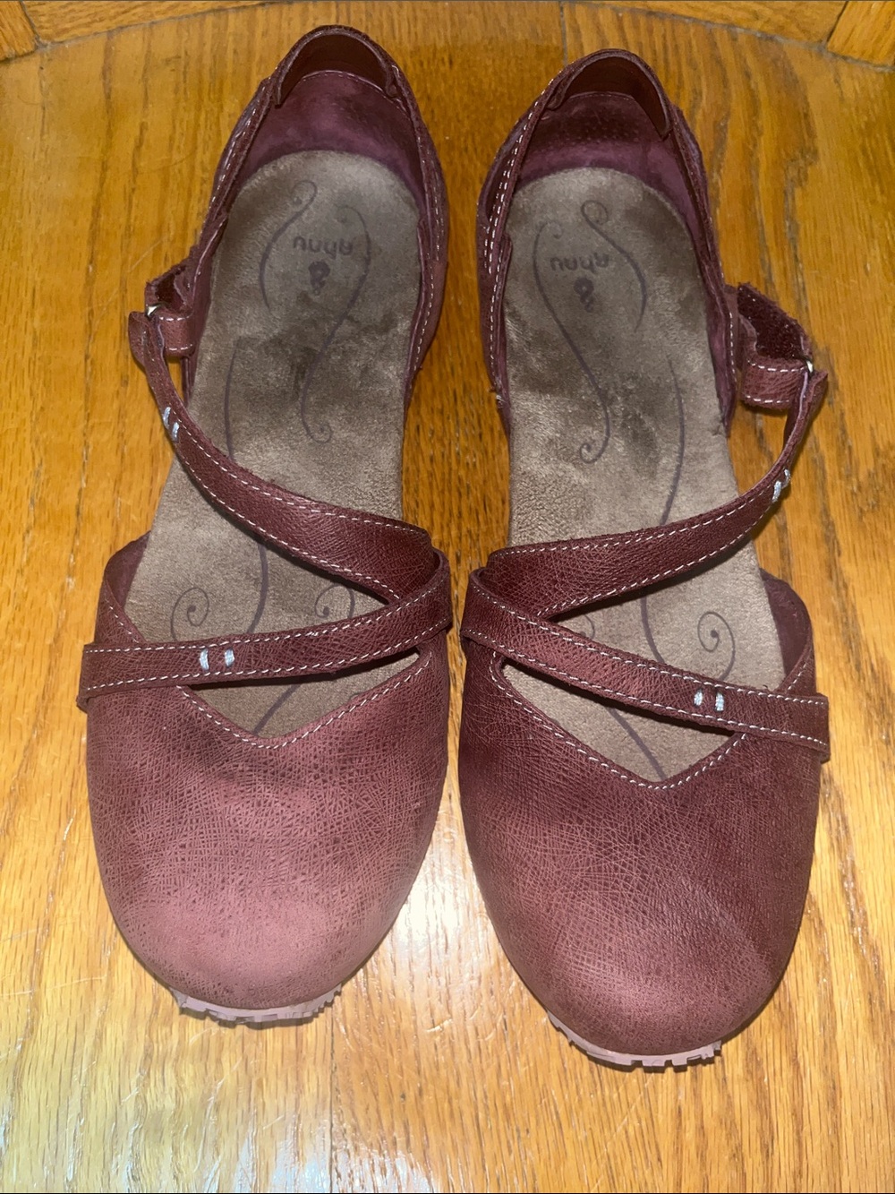 Ahnu shoes size 9.5 color berry